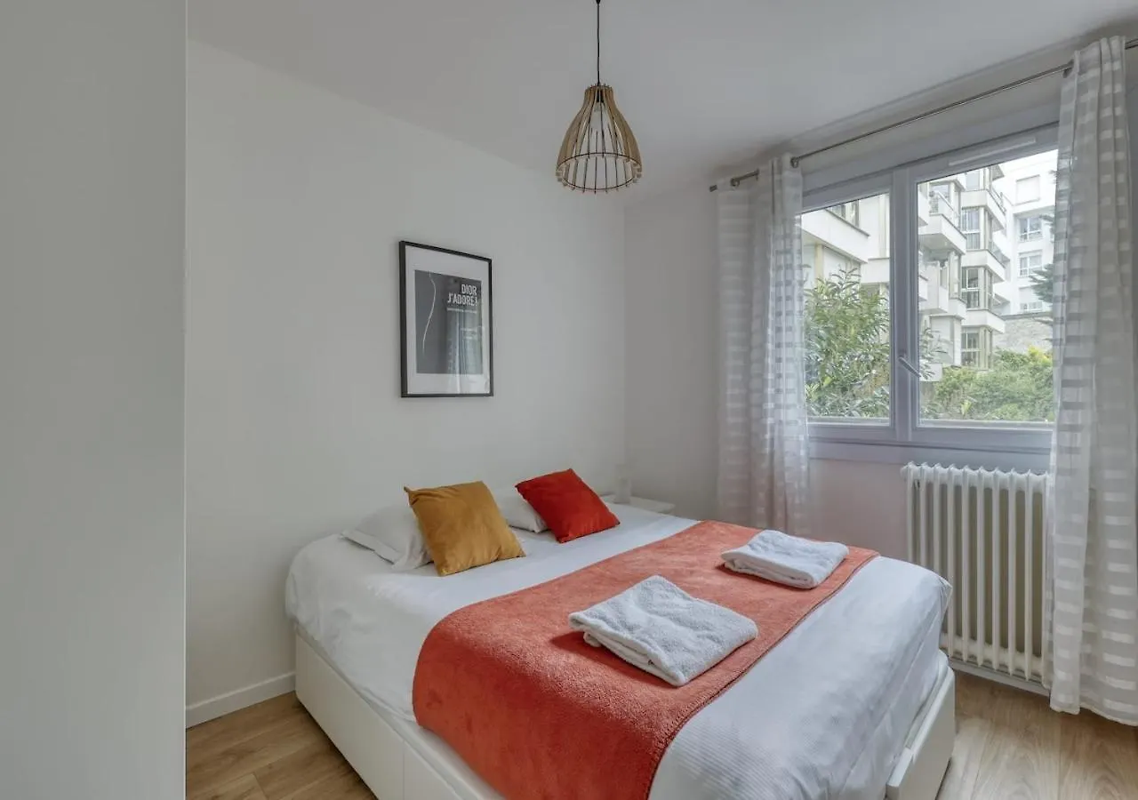 Splendid 2Bdrs Flat With Balcony-Paris 15 - Mid T Apartman 0*,  Franciaország